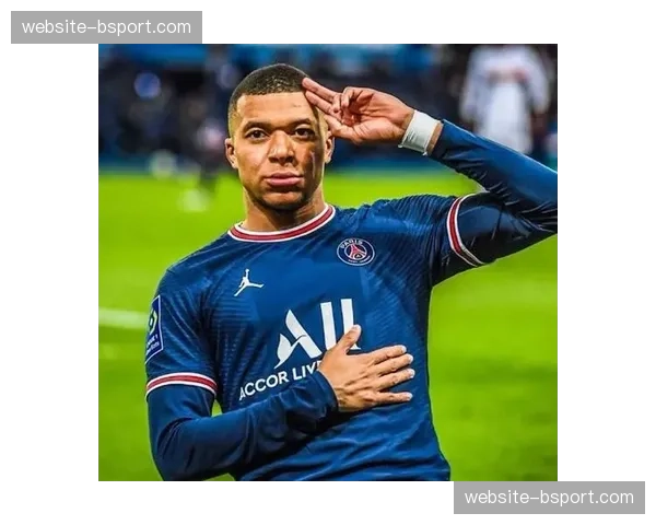 特写：巴黎圣日耳曼基金会携手联合国教科文组织，在巴黎郊区开展足球教育项目