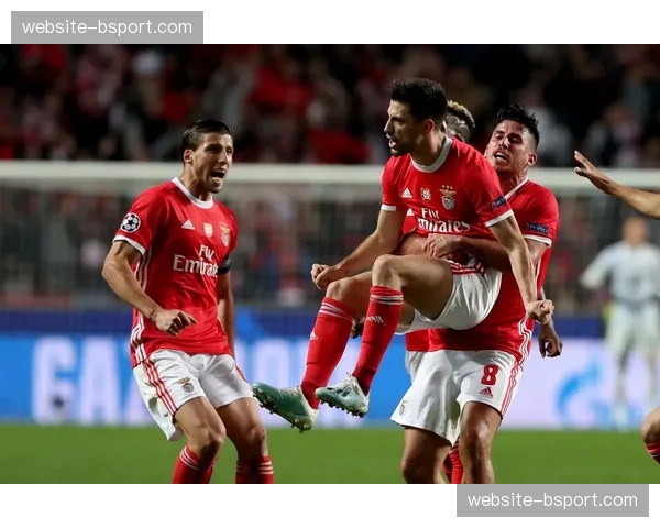 里尔主场2-0力克图卢兹重返法甲第三，争冠悬念再起